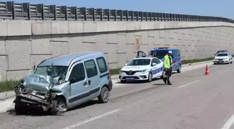 Hafif ticari araç LPG yüklü tankere çarptı, 3 kişi yaralandı