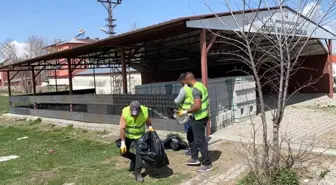 Belediye ekiplerinden bayram öncesi mezarlık temizliği