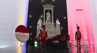 Çavuşoğlu, Simon Bolivar Anıt Mezar'a çelenk bıraktı