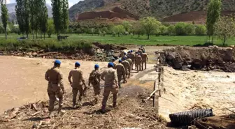 Oltu nehrinde kaybolan babaya ulaşma çalışmaları üçüncü gününde de devam ediyor