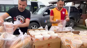 Sındırgılı Galatasaraylılardan kapı kapı iftar yemeği