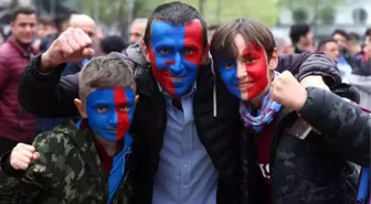 Trabzon'daki şampiyonluk kutlamaları başladı! Hoparlörlerden 'Lütfen silaha sarılmayın' anonsu yapılıyor