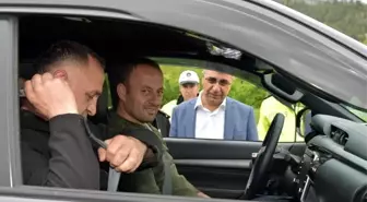 Vali Gürel, emniyet kemeri kontrolü yaptı