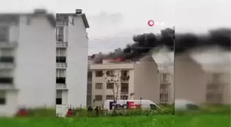 Yangında can pazarı...Çatısı alev alev yanan 3 katlı binada 'yardım edin' çığlıkları yükseldi