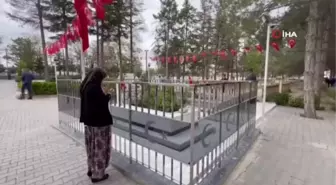 Baba Halisdemir, 15 Temmuz Kahramanı oğluyla bayramlaştı