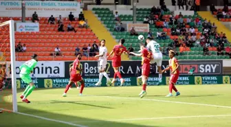 Spor Toto Süper Lig: A. Alanyaspor: 0 Ö.K. Yeni Malatyaspor: 1 (İlk yarı)