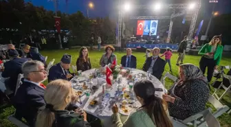 Tarihi Havagazı Fabrikası'nda Şükran Sofrası Kuruldu