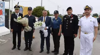 Antalya Valisi Yazıcı çocuklarla ve huzurevinde kalan yaşlılarla bayramlaştı