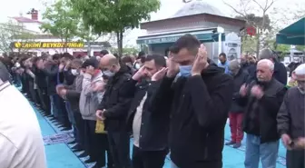 Belediye Başkanı Murat Aydın, bayram namazını Beykozlularla birlikte kıldı