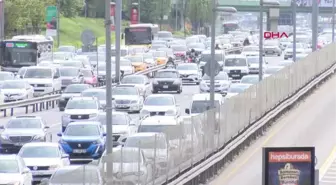 İSTANBUL'DA TRAFİK YOĞUNLUĞU YÜZDE 65 Cevizlibağ