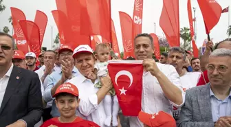 Mersin Büyükşehir Belediye Başkanı Vahap Seçer, 1 Mayıs'ta İşçi ve Emekçilerle Birlikte Yürüdü