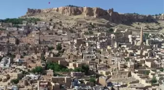 DİYARBAKIR - Medeniyetler şehri Mardin ve Diyarbakır turizmde bayram bereketi yaşıyor