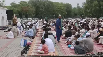 RAWALPİNDİ - Pakistan'da Ramazan Bayramı namazı