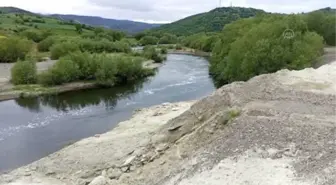 BALIKESİR - Susurluk'taki rengi siyaha dönen Simav Çayı'nda kirlilik sürüyor