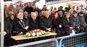 Binali Yıldırım ve ailesi tarafından yaptırılan camii ve külliyenin temel atma töreni kar yağışı altında gerçekleşti