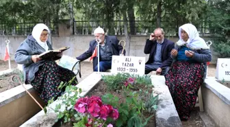 Babalarının kabrini 67 yıl sonra Konya Şehitliği'nde buldular