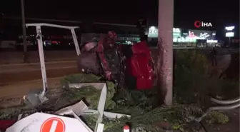 'Dur' ihtarına uymayan araç, akaryakıt istasyonuna giren otomobile çarptı