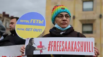 Gürcistan'da tutuklu Saakaşvili'ye destek gösterisi düzenlendi