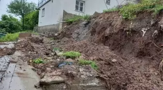 Osmaniye'de sağanak sonrası heyelan; istinat duvarı yıkıldı