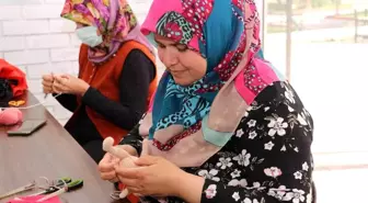 Toroslar'ın kursunda oyuncak yapıp gelir sağlıyorlar