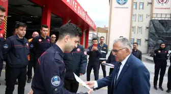 Başkan Büyükkılıç, tatbikata katılan itfaiye ekiplerine belgelerini verdi