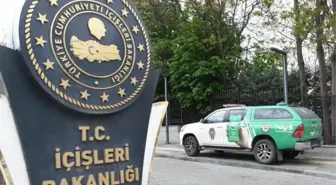 Özdağ'ın Yürümesinin Engellendiği İçişleri Bakanlığı'nın Önüne 'Haydi' Projesine Ait Araç Çekildi