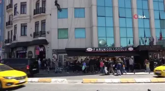 (İSTANBUL - ÖZEL)Taksim'de yürekleri ağza getiren otel temizliği kamerada