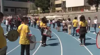 2 bin 100 sporcu, Üsküdar'da 15. Uluslararası Özel Sporcular Atletizm Şenliğinde ter döktü