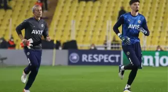 Altay Bayındır göz dolduruyor