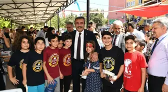 Çukurova Belediye Başkanı Çetin, Tübitak Bilim Fuarını ve Kariyer Günleri Stantlarını Ziyaret Etti