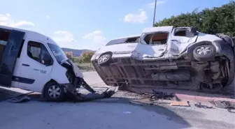 Konya'da iki okul servisi birbiri ile çarpıştı! 9'u öğrenci 14 kişi yaralandı