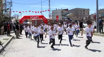 Başkale'de 'Okullar Arası Kros Yarışması' düzenlendi