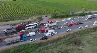 Son dakika! İşçi otobüsüyle kamyonun çarpışması sonucu 1 kişi öldü 29 kişi yaralandı