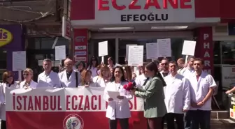 Eczacılar, Çapa Tıp Fakültesi'nin Önünden Seslendi: 'Artık Dayanacak Gücümüz Kalmadı, Bıçak Kemiğe Dayandı'