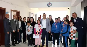 Kaymakam Adem Çelik özel sporcuları ödüllendirdi