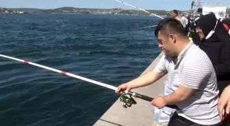 Beykoz'da balık tutan engelli çocuklar doyasıya eğlendi