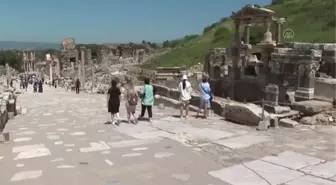 Efes Antik Kenti'nde salgının izi 'kruvaziyer' dalgasıyla siliniyor