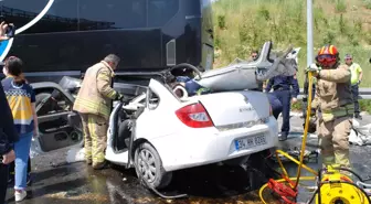 Son dakika gündem: Tuzla'da otobüse çarpan otomobildeki 1 kişi öldü, 2 kişi yaralandı