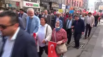 Aile haftasında dikkat çekmek için yürüdüler