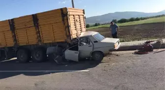 Denizli'de tıra arkadan çarpan otomobilde anne ve baba öldü, 5 yaşındaki çocukları yaralı kurtuldu