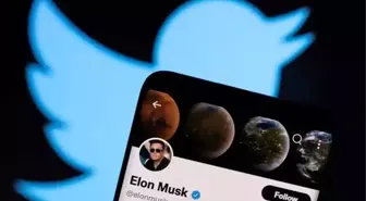 Elon Musk Twitter CEO'suna dışkı emojisi yolladı