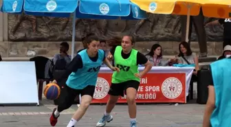 Basketbolda Kayserili Baba-kız şampiyon oldu