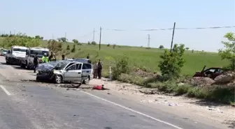 İki otomobilin çarpıştığı kazada 7 aylık hamile kadın ve annesi öldü, 3 yaralı