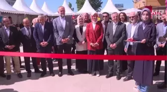 KADEM Vakfı Mütevelli Heyeti Başkanı Sümeyye Erdoğan Bayraktar gençlerle sohbet etti