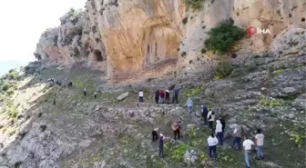 Mersin'de heyecanlandıran keşif... Çoban keçi ararken milattan önceki yazılı tasvirleri bulmuş