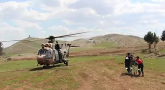 Kayalıklardan düşen kişi askeri helikopterle hastaneye kaldırıldı