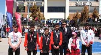 Ahlat'ta 19 Mayıs Atatürk'ü Anma, Gençlik ve Spor Bayramı coşkusu