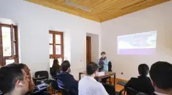 Ayasofya Camii'nde görevli personele sanat tarihi uzmanlarından ders veriliyor