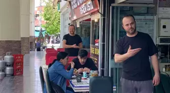 Rakip iki dönerci bu yöntem ile müşterilerin ilgisini çekiyor