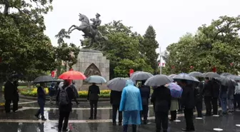 Samsun'da '19 Mayıs' dolayısıyla Onur Anıtına çelenk sunuldu